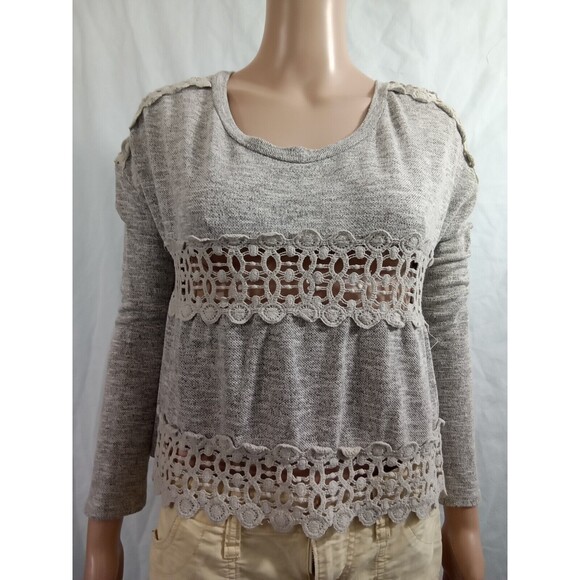 You Are‎ Not Alone Womens Medium Gray Top Embroidery Knit Crop - Picture 2 of 11
